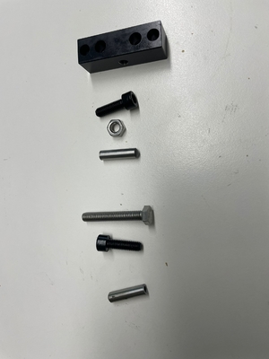 Montage von Stahlblock-Bearbeitungsteilen und -Komponenten